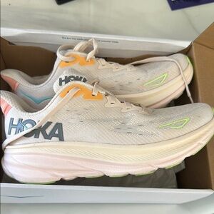 HOKA Clifton 9 Running Shoes in Cream and Neon Accents